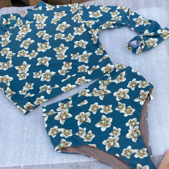 Acacia Tropic swim rashie XL top only - Picture 4 of 4